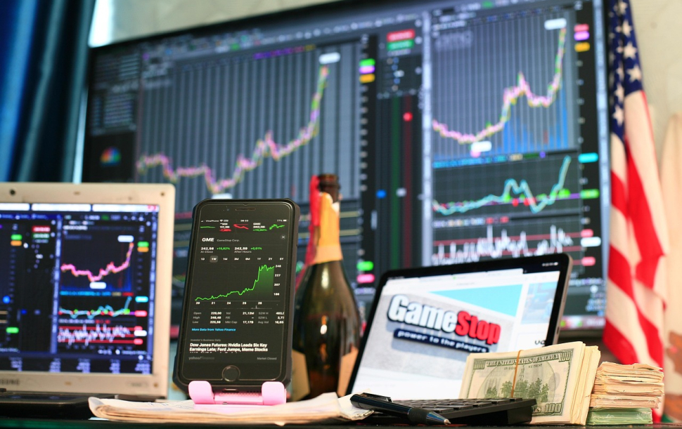 gamestop-6286878_1280